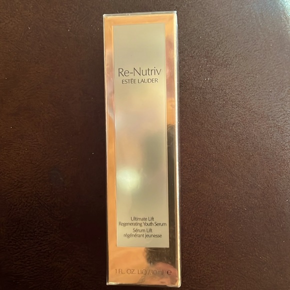 ESTEE LAUDER RE-NUTRIV ULTIMATE LIFT REGENERATING YOUTH SERUM